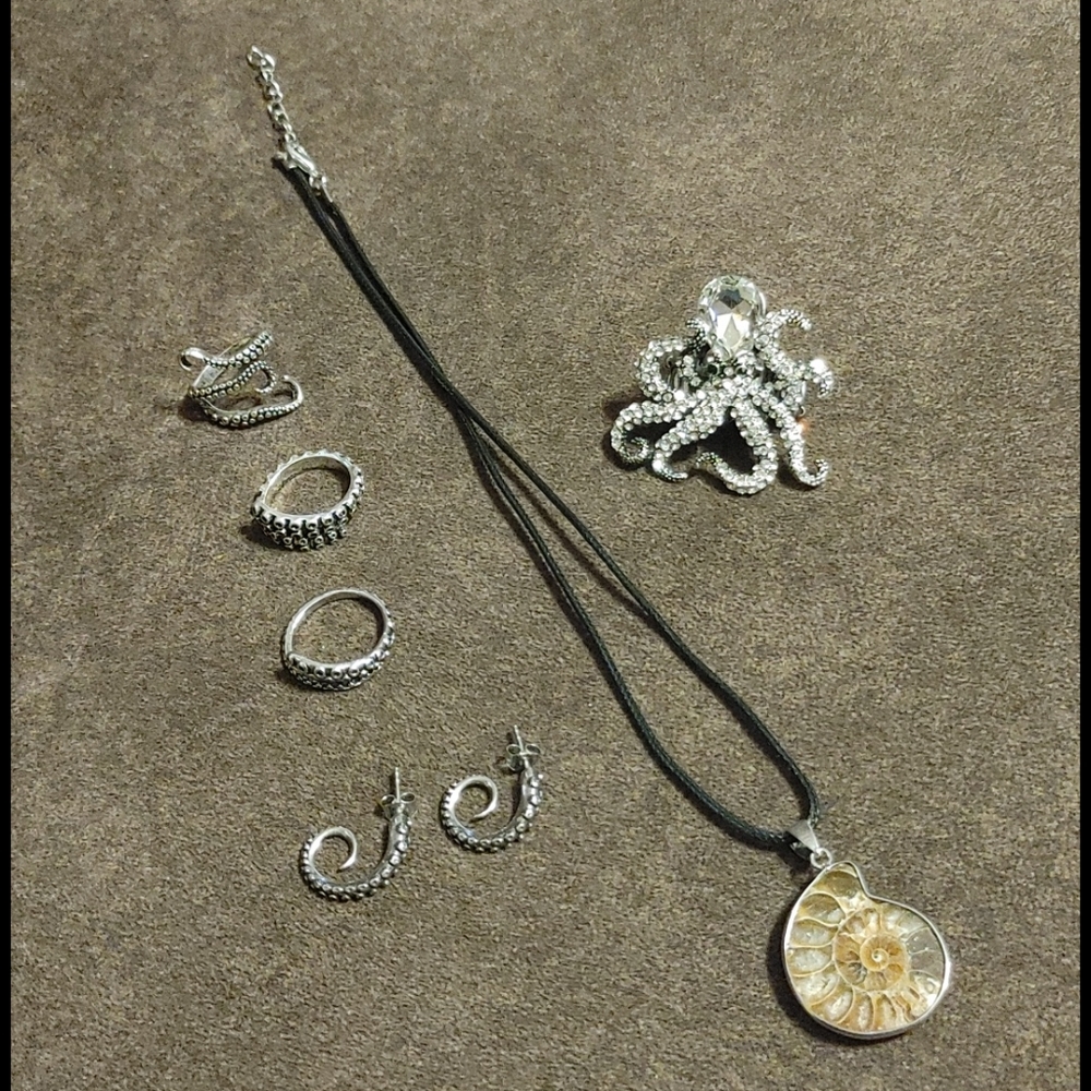 "Ursula" Jewelry 🐙 - Picture 1 of 8